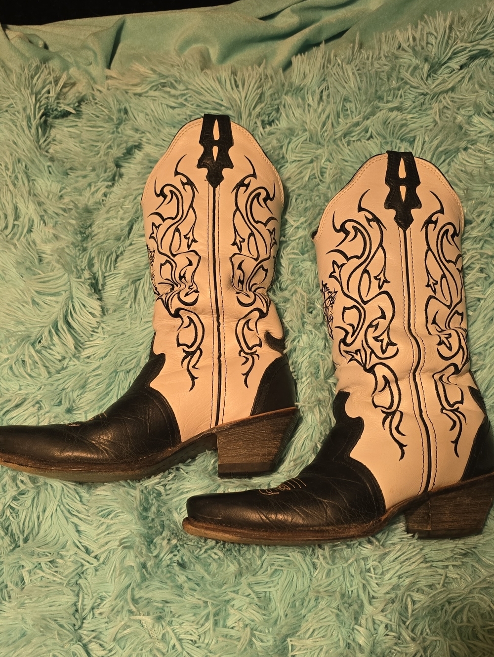 Women's Two-Tone Embroidered Western Boots - Black & Cream - Picture 2 of 7